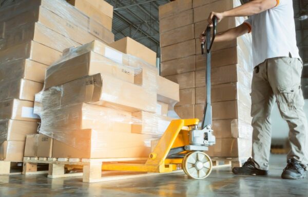 How can my business benefit from using pallet delivery services?